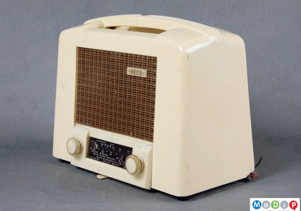 Ekco U122 radio