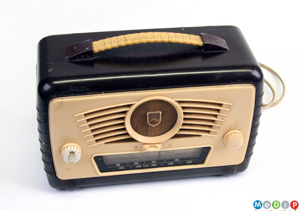 Ultra R786 Coronation Twin radio