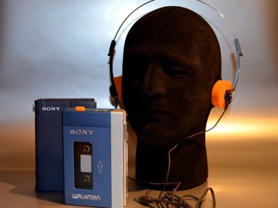 索尼 SONY 随身听 TPS-L2, MDR-1 with Case. (Fully Working)