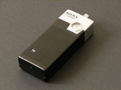 索尼 SONY 2FA-24W FM 迷你收音机