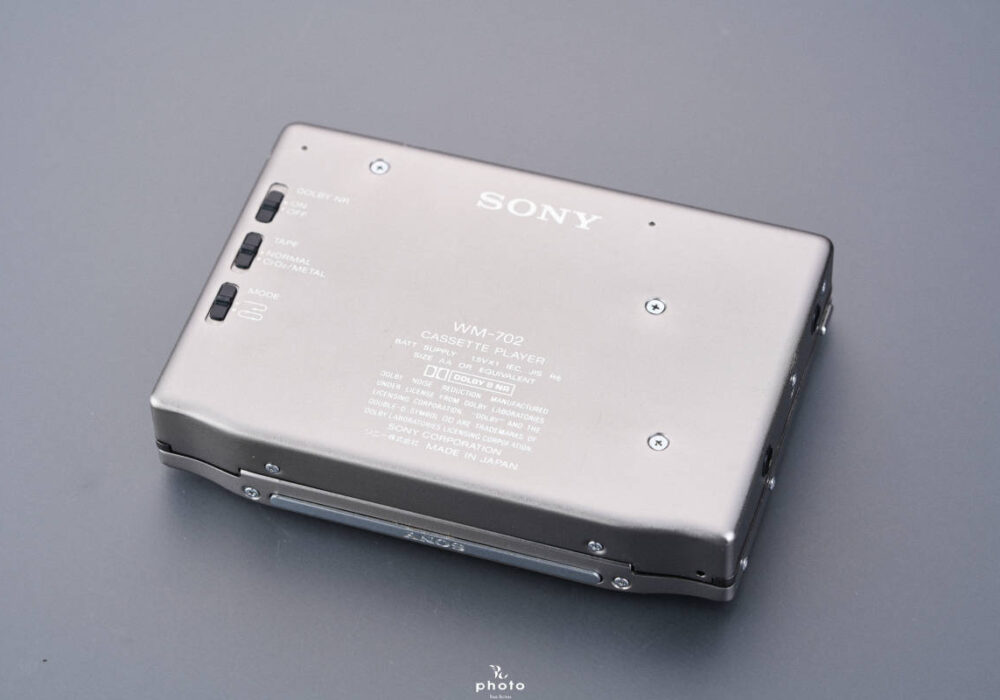 極・動作 索尼 SONY 索尼 WALKMAN EX DBB重低音搭載 高級モデル 磁带随身听 WM-702 チタングレー 整備品